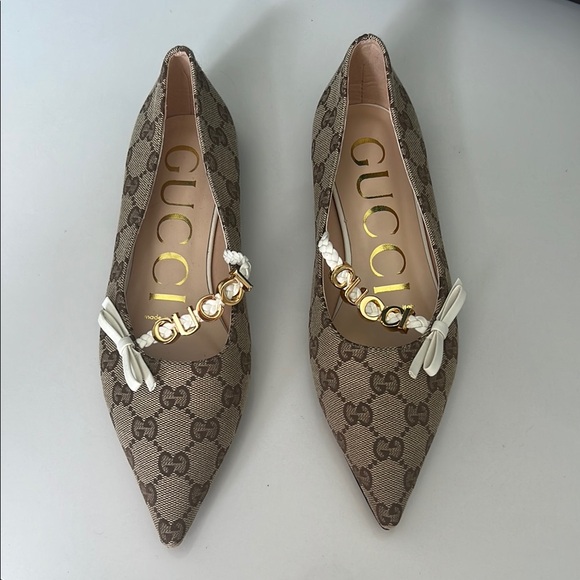 Gucci Women's Beige Patterned Flats with Bow - Picture 2 of 6